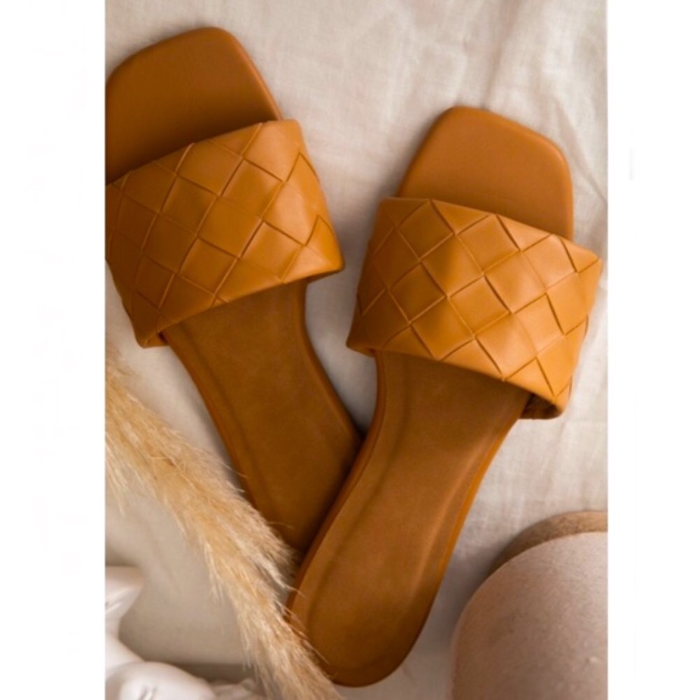 !! RESTOCKED !! Woven Strap Slide Sandals in Tan - Picture 5 of 6
